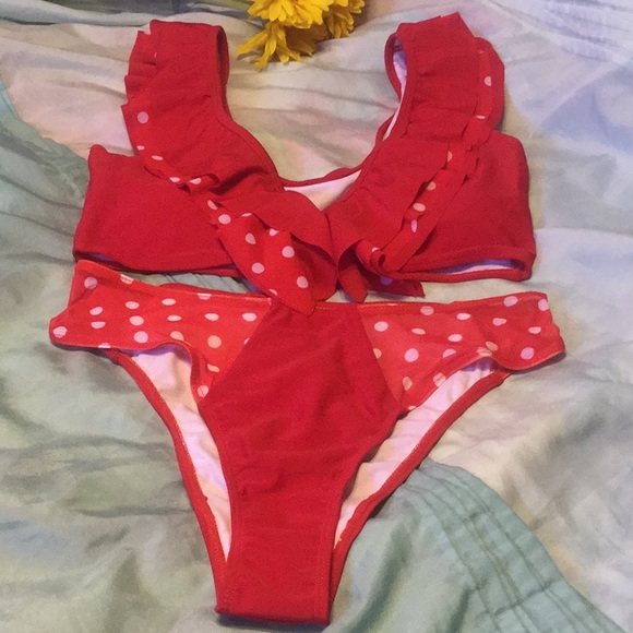 ❤️GORGEOUS RED RUFFLE BIKINI WITH POLKA DOTS - Picture 4 of 8